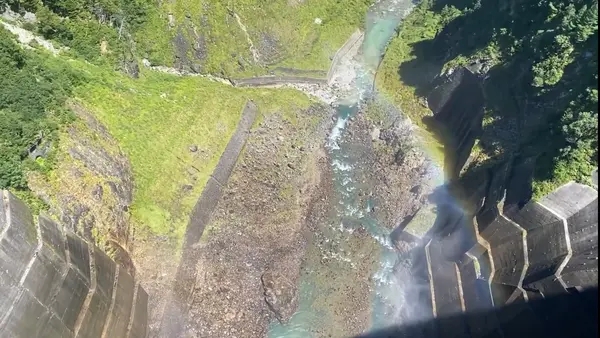 ダムの中心地からの景色