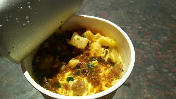 インスタントラーメン