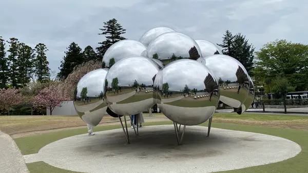 球体のパビリオン「まる」