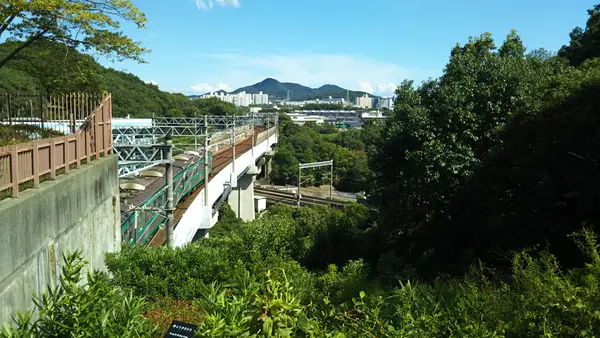 総合運動公園　新幹線と地下鉄