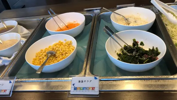 サラダコーナー