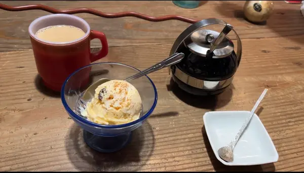カフェオレとラムレーズンアイス