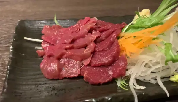 馬刺し（各190円）