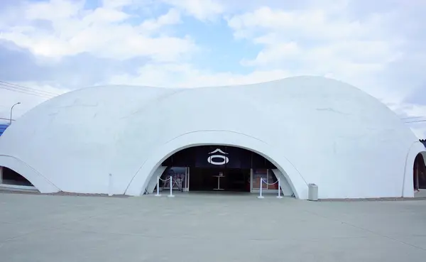 雲みたいな建物