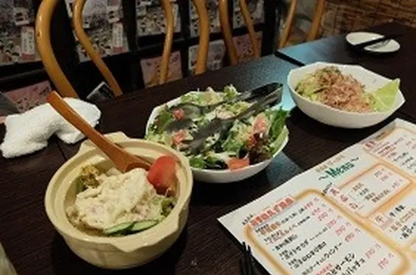 サラダ、うどん…