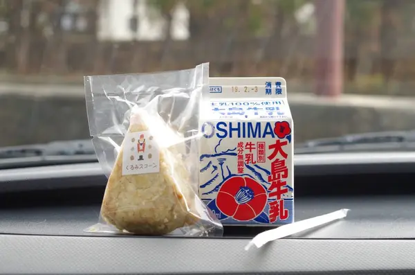 大島牛乳とスコーン