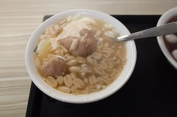 豆花とお芋ピーナッツ汁粉
