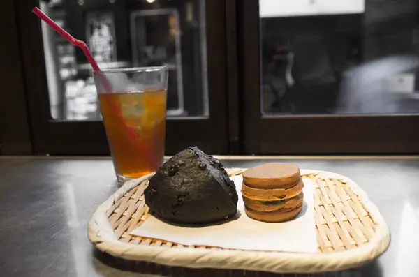 オススメはチャコールのスコーン！