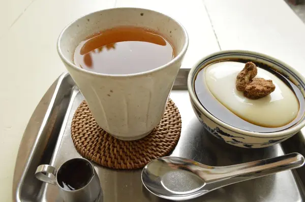 杏仁豆腐とさんぴんちゃ