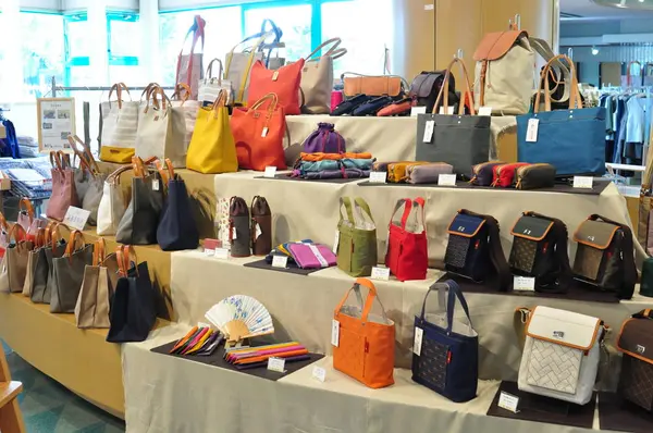 高島帆布・高島ちぢみの繊維製品を幅広く取り扱い