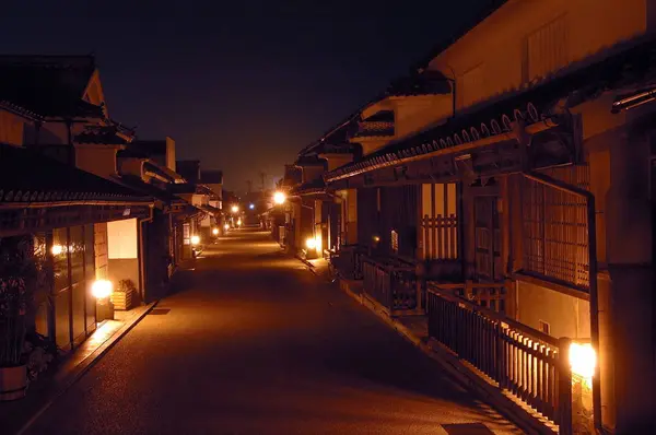 夜のうだつの町並み