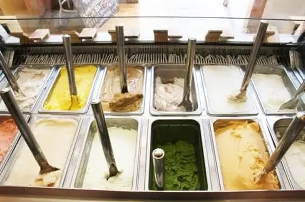 日本各地の旬のものを取り入れた和風アイス