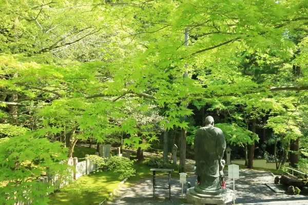 大師像