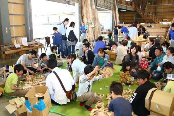 大工の作業場が子供の遊び場に変身！