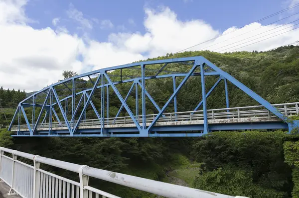 白色の橋から