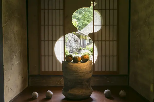 瓢箪型の窓