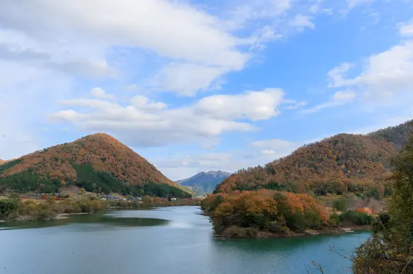 山が赤に染まる