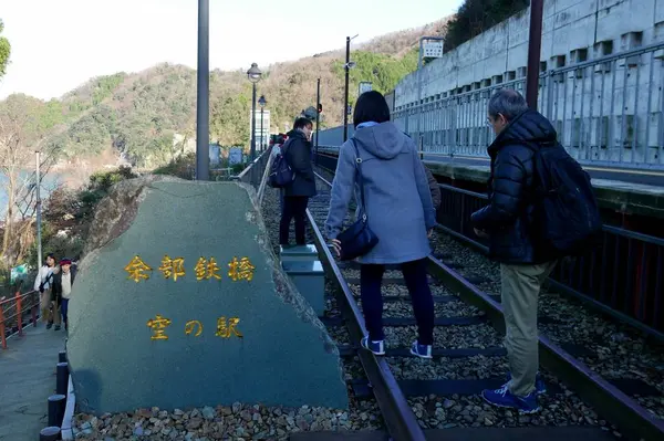 かつての橋とレール