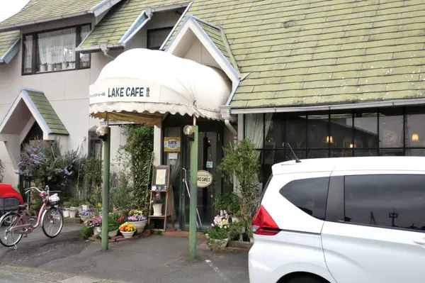 横にも駐車場があります
