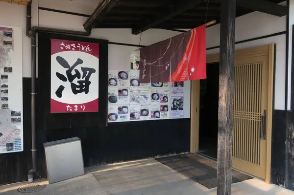 駐車場からは只の小屋に見える