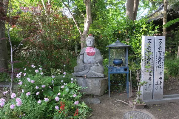 迷路のあちこちに仏様