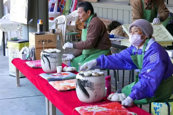 おばあちゃんが焼くお餅