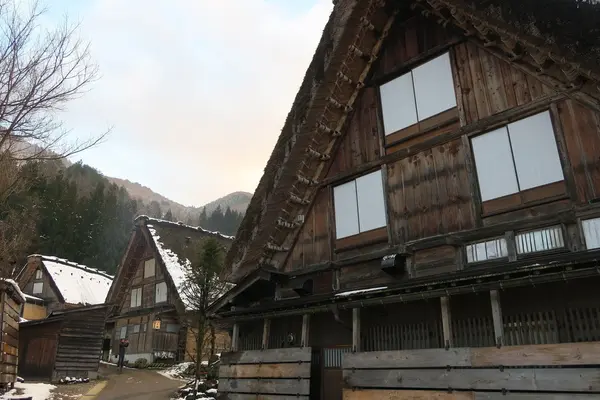 合掌造りの建物群