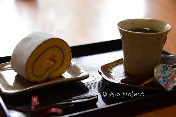 葛ロールケーキとコーヒーのセット