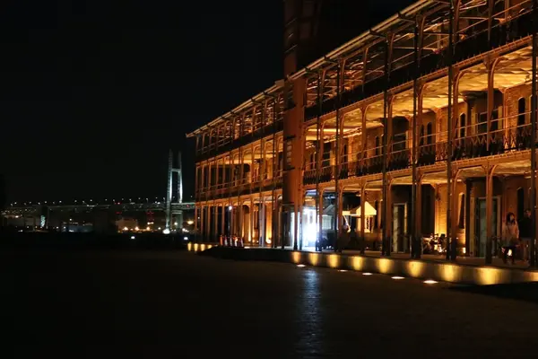 なかなか素敵な夜景。うかびあがる感じです。