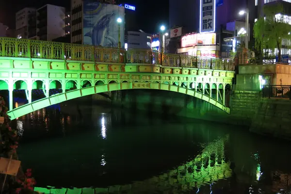 ライトアップされた夜の納屋橋