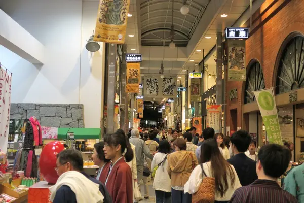 右も左も温泉客でいっぱい