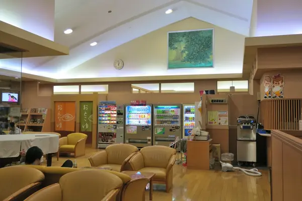 快適な広々とした館内