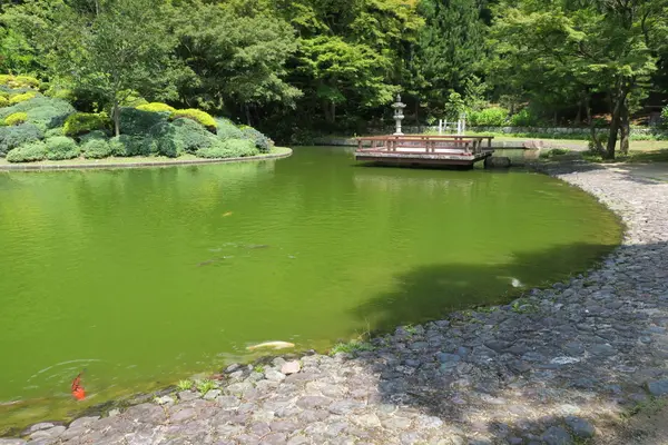 虚空園のバン字池