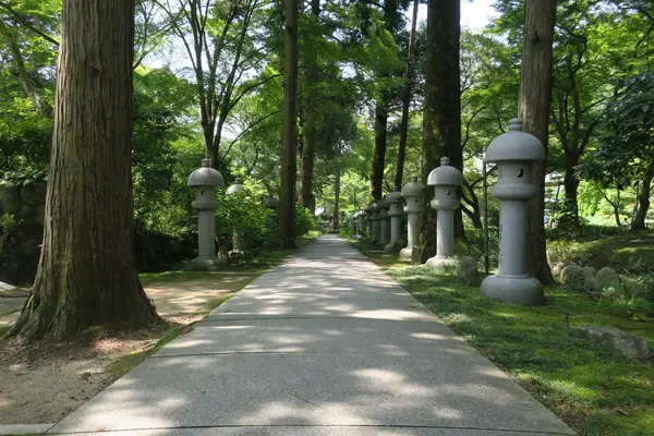 境内参道