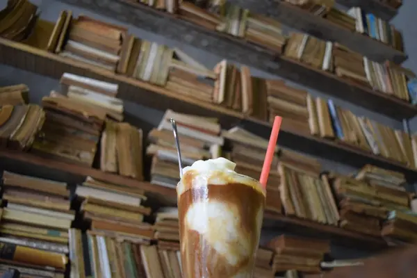 ココナッツミルクとコーヒーのスムージー