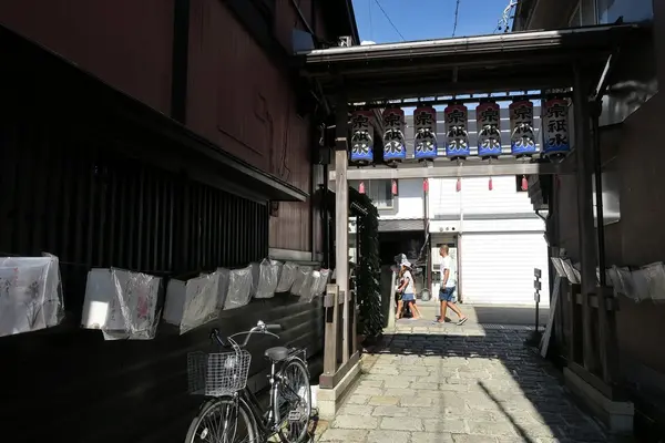 宗祇水の入口