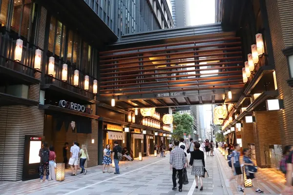 路面店が多く、買った物を店の前のベンチで食べられます！