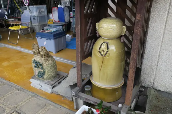 陶器のお地蔵様ですね