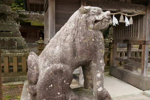 北前船でやってきた狛犬