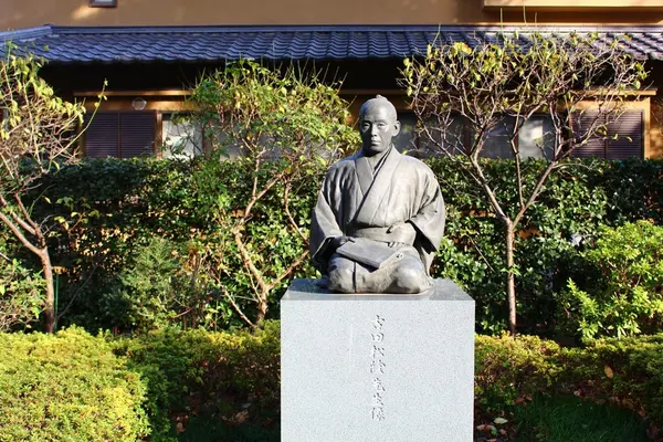 ブロンズ像