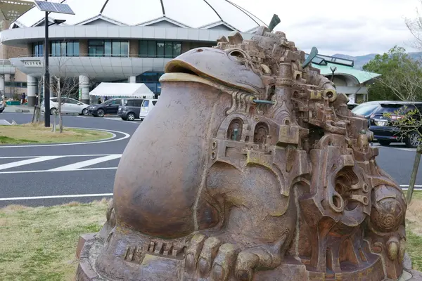 誰もが見逃すオブジェ