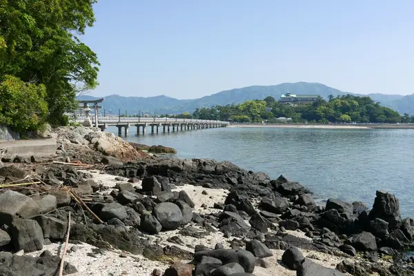 岩場を歩くルート