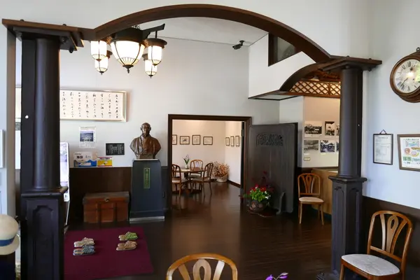 こじんまりとした建物ですが