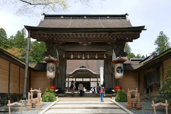 金剛峯寺入口