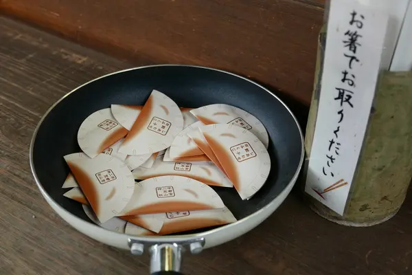餃子のおみくじがあります