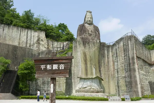 予想以上に巨大な平和観音