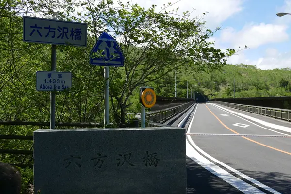 風が強い日は少し怖い