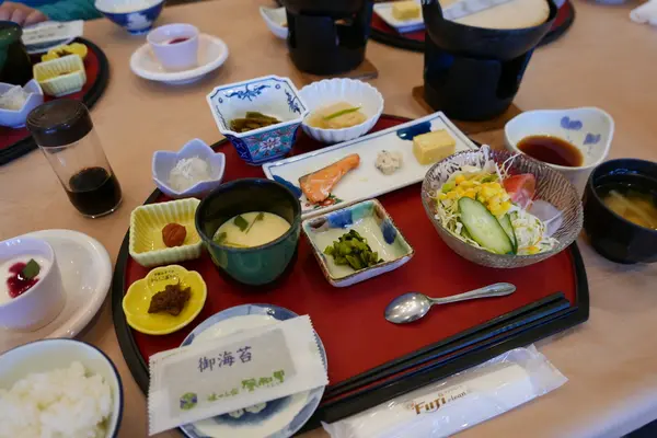 典型的な旅館食事