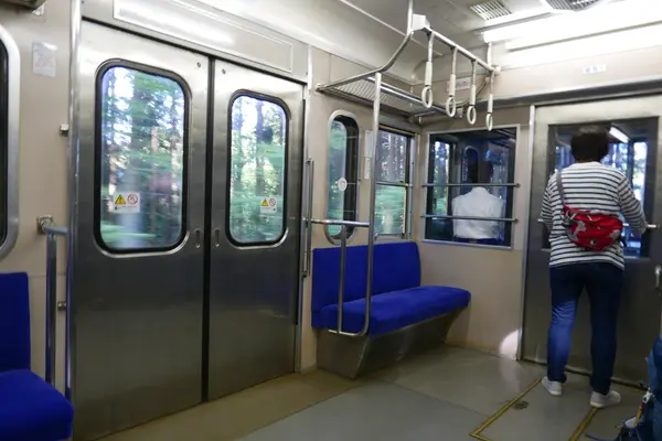 何処か懐かしい車内