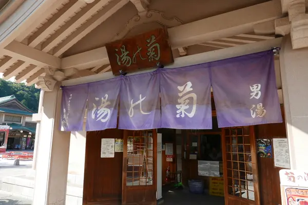 男女別の建物でした